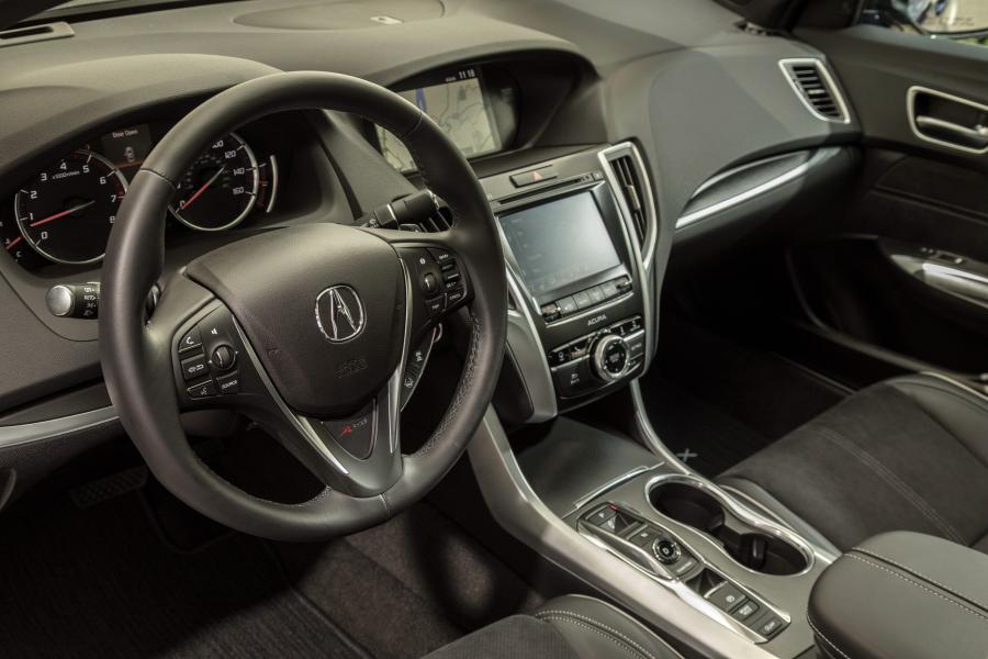 Интерьер Acura TLX A-Spec 2017 года  (фото 31 из 69)
